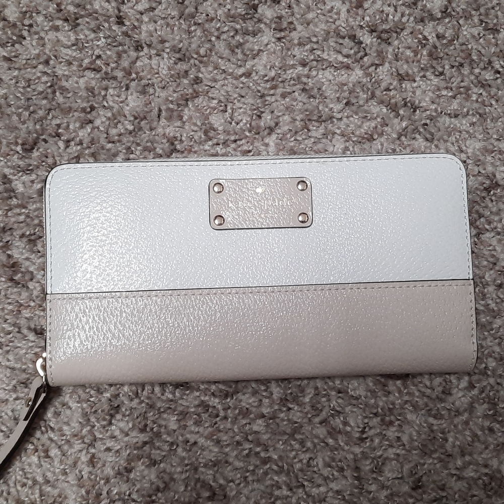 Kate Spade Bifold- Perfect Condition,  Never Used!